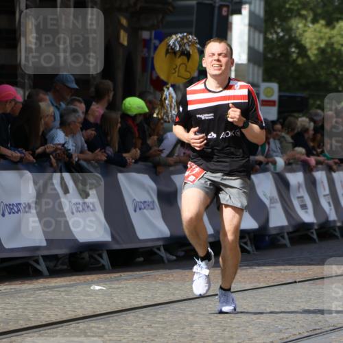 13.09.2026 - 21. swb-Marathon Bremen Strokosch-Dieckow http://msf.ph/oto/10300761 13.09.2026 12:50:24 Ziel 547, 7692, 8075 meine-sportfotos.de