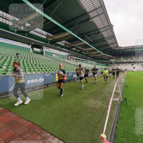 13.09.2026 - 21. swb-Marathon Bremen Michael Burmester http://msf.ph/oto/10300770 13.09.2026 10:41:41 Laufen im Stadion 10148, 10155, 10163, 10213, 10247, 10313, 10321, 10354, 10395, 10396, 10399, 10406, 10414, 10417, 10419, 10422, 10424, 10435, 10455, 10461, 10462, 10483, 10490, 10519, 10527, 10545, 10546, 10547, 10582, 10586, 10611, 10644, 10665, 10694, 10705, 10706, 10719, 10722, 10766, 10768, 10776, 10804, 10854, 10859, 10889, 10909, 10963, 10977, 11027, 11043, 11048, 11084, 11085, 11090, 11097, 11098, 11140, 11192, 11239 meine-sportfotos.de