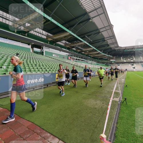 13.09.2026 - 21. swb-Marathon Bremen Michael Burmester http://msf.ph/oto/10300772 13.09.2026 10:41:42 Laufen im Stadion 10148, 10155, 10163, 10213, 10247, 10313, 10321, 10354, 10395, 10396, 10399, 10406, 10414, 10417, 10419, 10422, 10424, 10435, 10455, 10461, 10462, 10483, 10490, 10519, 10527, 10545, 10546, 10547, 10582, 10586, 10611, 10644, 10665, 10694, 10705, 10706, 10719, 10722, 10766, 10768, 10776, 10804, 10854, 10859, 10889, 10909, 10963, 10977, 11027, 11043, 11048, 11084, 11085, 11090, 11097, 11098, 11140, 11192, 11239 meine-sportfotos.de