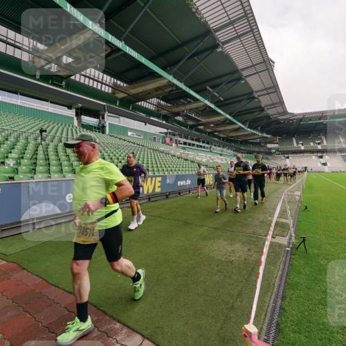 13.09.2026 - 21. swb-Marathon Bremen Michael Burmester http://msf.ph/oto/10300784 13.09.2026 10:41:44 Laufen im Stadion 10148, 10155, 10163, 10213, 10247, 10313, 10321, 10330, 10354, 10395, 10396, 10399, 10406, 10414, 10417, 10419, 10422, 10424, 10435, 10455, 10461, 10462, 10483, 10490, 10519, 10527, 10545, 10546, 10547, 10582, 10586, 10611, 10644, 10665, 10694, 10705, 10706, 10719, 10722, 10766, 10768, 10776, 10804, 10854, 10859, 10889, 10909, 10963, 10977, 11026, 11027, 11043, 11048, 11078, 11084, 11085, 11090, 11097, 11098, 11140, 11192, 11239 meine-sportfotos.de