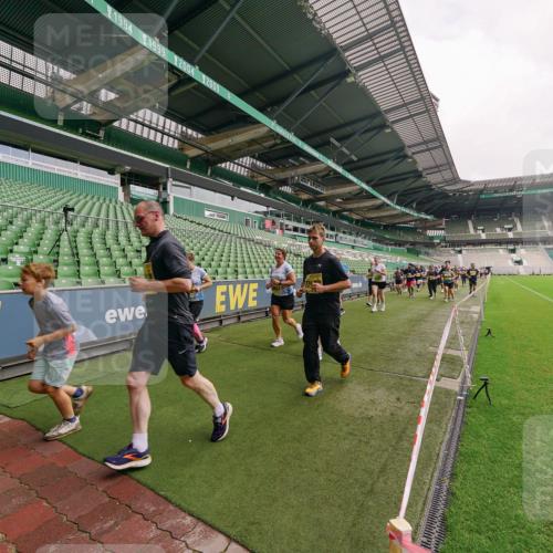13.09.2026 - 21. swb-Marathon Bremen Michael Burmester http://msf.ph/oto/10300792 13.09.2026 10:41:47 Laufen im Stadion 10148, 10155, 10163, 10247, 10313, 10330, 10354, 10395, 10396, 10399, 10406, 10414, 10419, 10422, 10424, 10435, 10455, 10461, 10462, 10483, 10490, 10519, 10527, 10545, 10546, 10547, 10582, 10586, 10611, 10644, 10665, 10694, 10705, 10706, 10719, 10722, 10752, 10766, 10768, 10776, 10804, 10854, 10859, 10889, 10909, 10963, 10977, 11026, 11027, 11041, 11043, 11048, 11078, 11084, 11085, 11090, 11097, 11098, 11140, 11192, 11239 meine-sportfotos.de