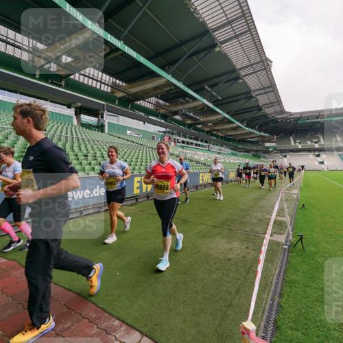 13.09.2026 - 21. swb-Marathon Bremen Michael Burmester http://msf.ph/oto/10300801 13.09.2026 10:41:48 Laufen im Stadion 10148, 10155, 10163, 10247, 10313, 10330, 10354, 10395, 10396, 10399, 10406, 10414, 10419, 10422, 10424, 10435, 10455, 10461, 10462, 10483, 10490, 10519, 10527, 10545, 10546, 10547, 10582, 10586, 10611, 10644, 10665, 10694, 10705, 10706, 10719, 10722, 10752, 10766, 10768, 10776, 10804, 10854, 10859, 10889, 10909, 10963, 10977, 11026, 11027, 11041, 11043, 11048, 11078, 11084, 11085, 11090, 11097, 11098, 11140, 11192, 11239 meine-sportfotos.de