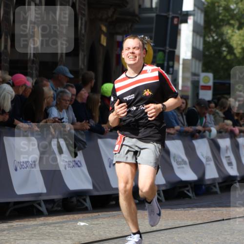 13.09.2026 - 21. swb-Marathon Bremen Strokosch-Dieckow http://msf.ph/oto/10300803 13.09.2026 12:50:25 Ziel 547, 7692, 8075 meine-sportfotos.de
