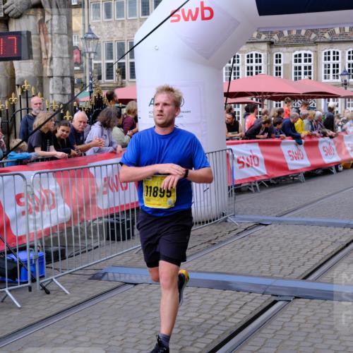 13.09.2026 - 21. swb-Marathon Bremen Tim E. http://msf.ph/oto/10300809 13.09.2026 10:42:33 Ziel 11630, 11895, 12395, 12426, 12525, 13585 meine-sportfotos.de