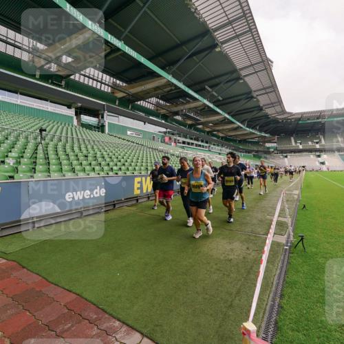 13.09.2026 - 21. swb-Marathon Bremen Michael Burmester http://msf.ph/oto/10300818 13.09.2026 10:41:53 Laufen im Stadion 10148, 10155, 10163, 10247, 10303, 10313, 10330, 10354, 10395, 10396, 10399, 10414, 10419, 10422, 10424, 10455, 10461, 10462, 10483, 10490, 10519, 10527, 10545, 10546, 10547, 10582, 10586, 10611, 10644, 10665, 10694, 10705, 10706, 10719, 10722, 10752, 10766, 10768, 10776, 10804, 10854, 10859, 10889, 10909, 10963, 10977, 11026, 11027, 11041, 11043, 11048, 11078, 11084, 11085, 11090, 11097, 11098, 11140, 11192, 11239 meine-sportfotos.de