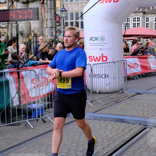 13.09.2026 - 21. swb-Marathon Bremen Tim E. http://msf.ph/oto/10300819 13.09.2026 10:42:34 Ziel 11630, 11895, 12395, 12426, 12525, 13585 meine-sportfotos.de