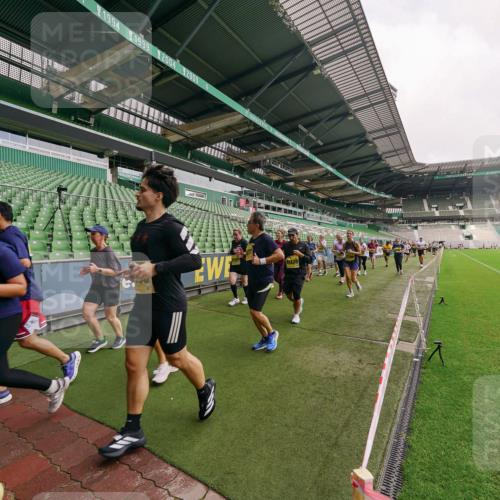 13.09.2026 - 21. swb-Marathon Bremen Michael Burmester http://msf.ph/oto/10300828 13.09.2026 10:41:54 Laufen im Stadion 10148, 10155, 10163, 10247, 10303, 10313, 10330, 10354, 10395, 10396, 10399, 10414, 10419, 10422, 10424, 10455, 10461, 10462, 10483, 10490, 10519, 10527, 10545, 10546, 10547, 10582, 10586, 10611, 10644, 10665, 10694, 10705, 10706, 10719, 10722, 10752, 10766, 10768, 10776, 10804, 10854, 10859, 10889, 10909, 10963, 10977, 11026, 11027, 11041, 11043, 11048, 11078, 11084, 11085, 11090, 11097, 11098, 11140, 11192, 11239 meine-sportfotos.de