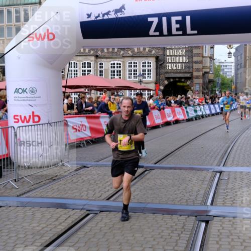 13.09.2026 - 21. swb-Marathon Bremen Tim E. http://msf.ph/oto/10300831 13.09.2026 10:42:38 Ziel 10358, 10632, 10775, 11375, 11630, 11895, 12395, 12525 meine-sportfotos.de