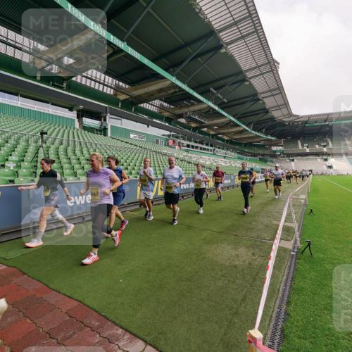 13.09.2026 - 21. swb-Marathon Bremen Michael Burmester http://msf.ph/oto/10300845 13.09.2026 10:41:58 Laufen im Stadion 10148, 10155, 10163, 10247, 10303, 10313, 10330, 10354, 10395, 10396, 10399, 10414, 10419, 10422, 10424, 10455, 10461, 10462, 10483, 10490, 10491, 10519, 10527, 10545, 10546, 10547, 10586, 10611, 10644, 10665, 10694, 10705, 10706, 10719, 10722, 10752, 10766, 10768, 10776, 10804, 10854, 10859, 10880, 10889, 10909, 10963, 10977, 11026, 11027, 11041, 11043, 11048, 11078, 11084, 11085, 11090, 11097, 11098, 11140, 11192, 11239 meine-sportfotos.de