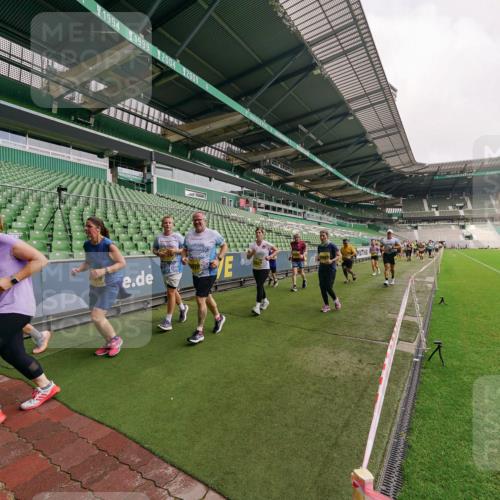 13.09.2026 - 21. swb-Marathon Bremen Michael Burmester http://msf.ph/oto/10300850 13.09.2026 10:41:58 Laufen im Stadion 10148, 10155, 10163, 10247, 10303, 10313, 10330, 10354, 10395, 10396, 10399, 10414, 10419, 10422, 10424, 10455, 10461, 10462, 10483, 10490, 10491, 10519, 10527, 10545, 10546, 10547, 10586, 10611, 10644, 10665, 10694, 10705, 10706, 10719, 10722, 10752, 10766, 10768, 10776, 10804, 10854, 10859, 10880, 10889, 10909, 10963, 10977, 11026, 11027, 11041, 11043, 11048, 11078, 11084, 11085, 11090, 11097, 11098, 11140, 11192, 11239 meine-sportfotos.de