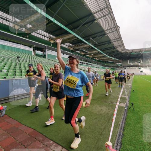 13.09.2026 - 21. swb-Marathon Bremen Michael Burmester http://msf.ph/oto/10300884 13.09.2026 10:42:10 Laufen im Stadion 10148, 10155, 10163, 10247, 10303, 10313, 10330, 10354, 10361, 10362, 10395, 10396, 10399, 10414, 10419, 10422, 10461, 10462, 10483, 10490, 10491, 10519, 10527, 10545, 10546, 10547, 10557, 10586, 10611, 10644, 10665, 10694, 10705, 10706, 10719, 10722, 10752, 10766, 10768, 10773, 10776, 10784, 10804, 10805, 10854, 10859, 10880, 10889, 10909, 10963, 10977, 11026, 11027, 11041, 11043, 11048, 11078, 11084, 11085, 11090, 11097, 11098, 11140, 11173, 11192, 11239 meine-sportfotos.de