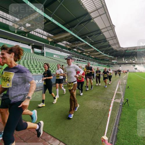 13.09.2026 - 21. swb-Marathon Bremen Michael Burmester http://msf.ph/oto/10300901 13.09.2026 10:42:16 Laufen im Stadion 10148, 10155, 10163, 10247, 10303, 10313, 10330, 10361, 10362, 10395, 10396, 10399, 10414, 10419, 10422, 10461, 10462, 10483, 10490, 10491, 10519, 10527, 10546, 10547, 10557, 10572, 10586, 10644, 10665, 10705, 10706, 10719, 10722, 10752, 10766, 10768, 10773, 10776, 10784, 10804, 10805, 10854, 10859, 10880, 10889, 10909, 10963, 10977, 11026, 11027, 11041, 11043, 11048, 11078, 11084, 11085, 11090, 11097, 11098, 11140, 11173, 11192, 11239, 11274 meine-sportfotos.de