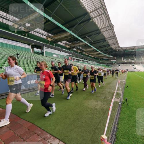 13.09.2026 - 21. swb-Marathon Bremen Michael Burmester http://msf.ph/oto/10300909 13.09.2026 10:42:17 Laufen im Stadion 10148, 10155, 10163, 10247, 10303, 10313, 10330, 10361, 10362, 10395, 10396, 10399, 10414, 10419, 10422, 10461, 10462, 10483, 10490, 10491, 10519, 10527, 10546, 10547, 10557, 10572, 10586, 10644, 10665, 10705, 10706, 10719, 10722, 10752, 10766, 10768, 10773, 10776, 10784, 10804, 10805, 10854, 10859, 10880, 10889, 10909, 10963, 10977, 11026, 11027, 11041, 11043, 11048, 11078, 11084, 11085, 11090, 11097, 11098, 11140, 11173, 11192, 11239, 11274 meine-sportfotos.de