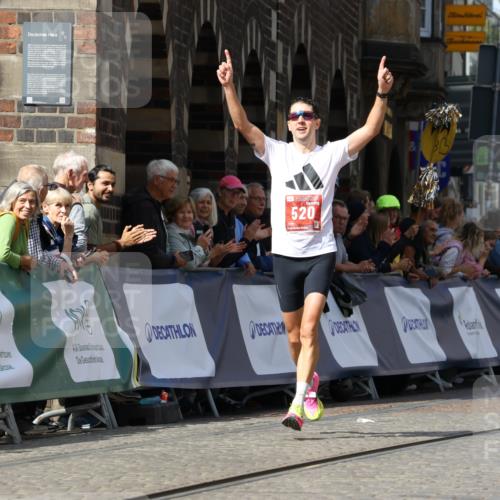 13.09.2026 - 21. swb-Marathon Bremen Strokosch-Dieckow http://msf.ph/oto/10300916 13.09.2026 12:50:46 Ziel 520, 4232, 8075, 1214, 1639 meine-sportfotos.de