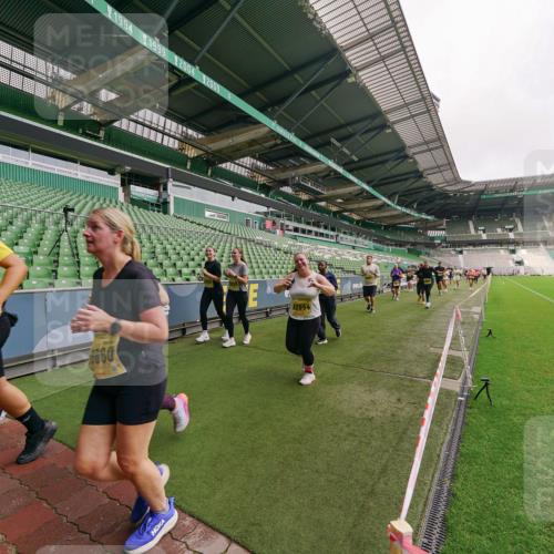 13.09.2026 - 21. swb-Marathon Bremen Michael Burmester http://msf.ph/oto/10300921 13.09.2026 10:42:19 Laufen im Stadion 10002, 10148, 10155, 10163, 10247, 10303, 10313, 10330, 10361, 10362, 10395, 10396, 10399, 10414, 10419, 10422, 10461, 10462, 10483, 10490, 10491, 10519, 10527, 10546, 10547, 10557, 10572, 10586, 10644, 10665, 10705, 10706, 10719, 10722, 10752, 10766, 10768, 10773, 10776, 10784, 10804, 10805, 10854, 10859, 10880, 10889, 10909, 10963, 10977, 11026, 11027, 11041, 11043, 11048, 11078, 11084, 11085, 11090, 11097, 11098, 11140, 11173, 11192, 11239, 11274 meine-sportfotos.de
