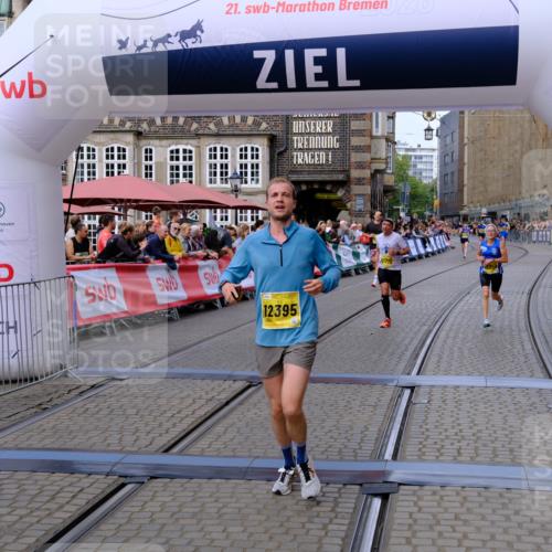 13.09.2026 - 21. swb-Marathon Bremen Tim E. http://msf.ph/oto/10300922 13.09.2026 10:42:42 Ziel 10358, 10632, 10775, 11375, 11630, 11895, 12395, 12525 meine-sportfotos.de