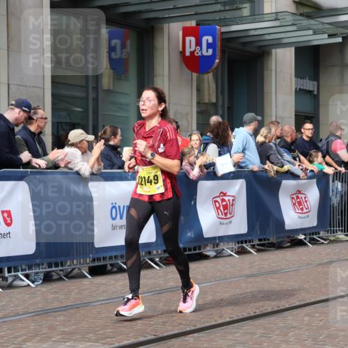 13.09.2026 - 21. swb-Marathon Bremen Strokosch-Dieckow http://msf.ph/oto/10300923 13.09.2026 10:49:06 Ziel 10294, 10514, 10655, 10739, 10835, 10846, 10910, 11092, 11191, 11567, 11621, 11635, 11896, 11984, 12376, 13577, 10253, 10293, 10392, 10566, 11316, 11885, 11891, 12027, 12132, 12149, 12204, 12350, 12450, 12529, 13512, 13555 meine-sportfotos.de