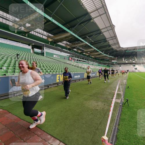 13.09.2026 - 21. swb-Marathon Bremen Michael Burmester http://msf.ph/oto/10300930 13.09.2026 10:42:20 Laufen im Stadion 10002, 10148, 10155, 10163, 10247, 10303, 10313, 10330, 10361, 10362, 10395, 10396, 10399, 10414, 10419, 10422, 10461, 10462, 10483, 10490, 10491, 10519, 10527, 10546, 10547, 10557, 10572, 10586, 10644, 10665, 10705, 10706, 10719, 10722, 10752, 10766, 10768, 10773, 10776, 10784, 10804, 10805, 10854, 10859, 10880, 10889, 10909, 10963, 10977, 11026, 11027, 11041, 11043, 11048, 11078, 11084, 11085, 11090, 11097, 11098, 11140, 11173, 11192, 11239, 11274 meine-sportfotos.de
