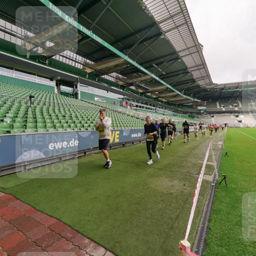 13.09.2026 - 21. swb-Marathon Bremen Michael Burmester http://msf.ph/oto/10300932 13.09.2026 10:42:23 Laufen im Stadion 10002, 10148, 10155, 10163, 10247, 10303, 10313, 10330, 10361, 10362, 10395, 10396, 10399, 10414, 10419, 10422, 10461, 10462, 10483, 10490, 10491, 10519, 10527, 10546, 10547, 10557, 10572, 10586, 10644, 10665, 10705, 10706, 10719, 10722, 10752, 10766, 10768, 10773, 10776, 10784, 10804, 10805, 10854, 10859, 10880, 10889, 10909, 10963, 10977, 11026, 11027, 11041, 11043, 11048, 11078, 11084, 11085, 11090, 11097, 11098, 11140, 11173, 11192, 11239, 11274 meine-sportfotos.de