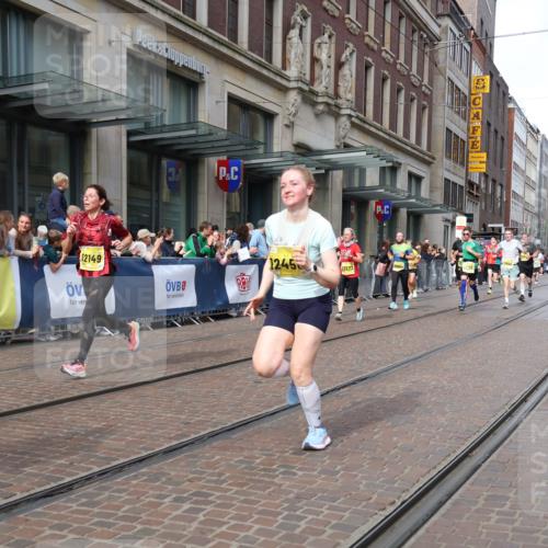 13.09.2026 - 21. swb-Marathon Bremen Strokosch-Dieckow http://msf.ph/oto/10300934 13.09.2026 10:49:06 Ziel 10294, 10514, 10655, 10739, 10835, 10846, 10910, 11092, 11191, 11567, 11621, 11635, 11896, 11984, 12376, 13577, 10253, 10293, 10392, 10566, 11316, 11885, 11891, 12027, 12132, 12149, 12204, 12350, 12450, 12529, 13512, 13555 meine-sportfotos.de