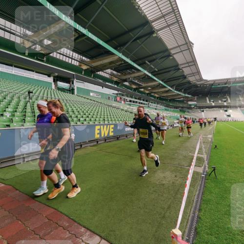 13.09.2026 - 21. swb-Marathon Bremen Michael Burmester http://msf.ph/oto/10300941 13.09.2026 10:42:26 Laufen im Stadion 10002, 10148, 10155, 10163, 10247, 10303, 10313, 10330, 10361, 10362, 10395, 10396, 10399, 10414, 10419, 10422, 10461, 10462, 10474, 10490, 10491, 10519, 10527, 10546, 10547, 10557, 10572, 10644, 10665, 10705, 10706, 10719, 10722, 10752, 10766, 10768, 10773, 10776, 10784, 10804, 10805, 10854, 10859, 10880, 10889, 10909, 10963, 10977, 11026, 11027, 11041, 11043, 11048, 11078, 11084, 11085, 11090, 11097, 11098, 11140, 11173, 11192, 11239, 11274 meine-sportfotos.de