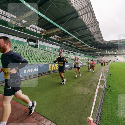 13.09.2026 - 21. swb-Marathon Bremen Michael Burmester http://msf.ph/oto/10300945 13.09.2026 10:42:27 Laufen im Stadion 10002, 10148, 10155, 10163, 10247, 10303, 10330, 10361, 10362, 10395, 10396, 10399, 10414, 10419, 10422, 10461, 10462, 10474, 10490, 10491, 10519, 10527, 10546, 10547, 10557, 10572, 10644, 10665, 10705, 10706, 10719, 10722, 10752, 10768, 10773, 10776, 10784, 10804, 10805, 10854, 10859, 10880, 10889, 10909, 10963, 10977, 11026, 11027, 11041, 11043, 11048, 11078, 11084, 11085, 11090, 11097, 11098, 11140, 11173, 11192, 11239, 11274 meine-sportfotos.de