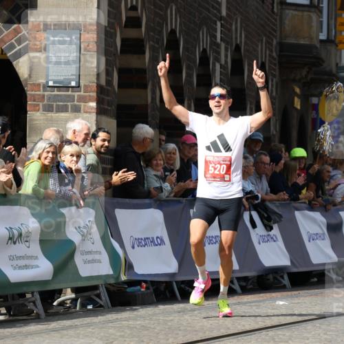 13.09.2026 - 21. swb-Marathon Bremen Strokosch-Dieckow http://msf.ph/oto/10300951 13.09.2026 12:50:46 Ziel 520, 4232, 8075, 1214, 1639 meine-sportfotos.de