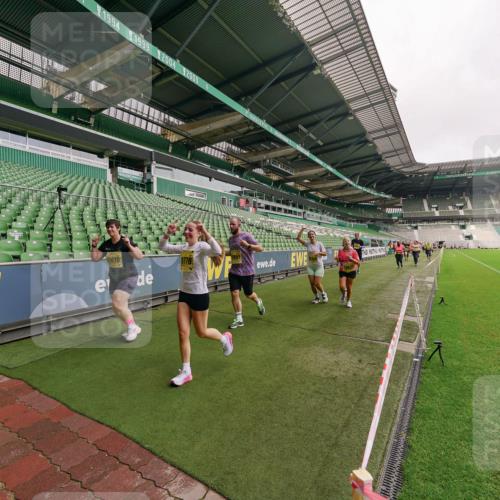 13.09.2026 - 21. swb-Marathon Bremen Michael Burmester http://msf.ph/oto/10300952 13.09.2026 10:42:28 Laufen im Stadion 10002, 10148, 10163, 10247, 10303, 10330, 10361, 10362, 10395, 10396, 10399, 10414, 10419, 10422, 10461, 10462, 10474, 10490, 10491, 10519, 10527, 10546, 10547, 10557, 10572, 10644, 10665, 10705, 10706, 10719, 10722, 10752, 10768, 10773, 10776, 10784, 10804, 10805, 10854, 10859, 10880, 10889, 10909, 10963, 10977, 11026, 11027, 11041, 11043, 11048, 11078, 11084, 11085, 11090, 11097, 11098, 11140, 11173, 11192, 11239, 11274 meine-sportfotos.de