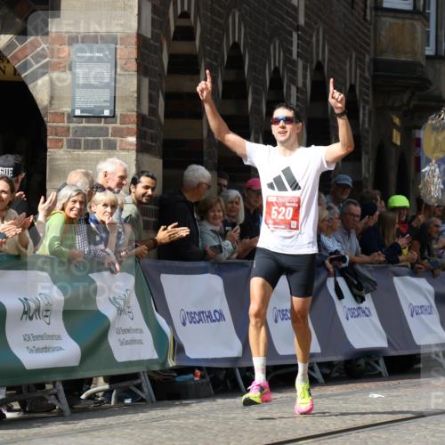 13.09.2026 - 21. swb-Marathon Bremen Strokosch-Dieckow http://msf.ph/oto/10300962 13.09.2026 12:50:46 Ziel 520, 4232, 8075, 1214, 1639 meine-sportfotos.de