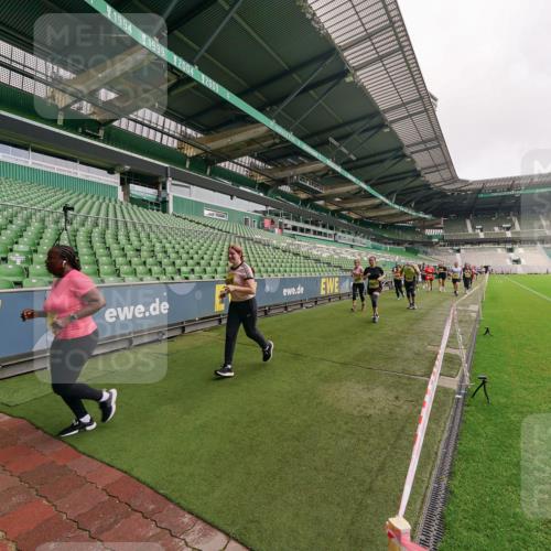 13.09.2026 - 21. swb-Marathon Bremen Michael Burmester http://msf.ph/oto/10300973 13.09.2026 10:42:36 Laufen im Stadion 10002, 10148, 10163, 10247, 10303, 10330, 10361, 10362, 10395, 10396, 10399, 10414, 10422, 10461, 10462, 10474, 10490, 10491, 10519, 10527, 10546, 10547, 10557, 10572, 10644, 10665, 10705, 10719, 10722, 10752, 10773, 10776, 10784, 10804, 10805, 10854, 10859, 10880, 10889, 10909, 10963, 10977, 11026, 11027, 11041, 11043, 11048, 11078, 11084, 11085, 11090, 11097, 11098, 11140, 11173, 11192, 11239, 11274 meine-sportfotos.de