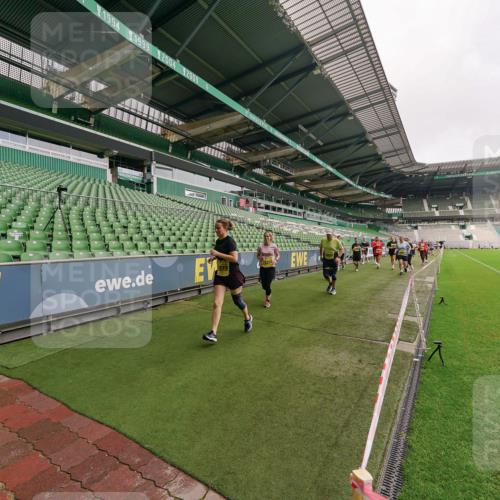 13.09.2026 - 21. swb-Marathon Bremen Michael Burmester http://msf.ph/oto/10300975 13.09.2026 10:42:38 Laufen im Stadion 10002, 10004, 10148, 10163, 10247, 10303, 10330, 10361, 10362, 10395, 10396, 10399, 10414, 10422, 10461, 10462, 10474, 10490, 10491, 10519, 10527, 10546, 10547, 10557, 10572, 10665, 10705, 10719, 10722, 10752, 10773, 10776, 10784, 10804, 10805, 10854, 10859, 10880, 10889, 10909, 10963, 10977, 11026, 11027, 11041, 11043, 11048, 11078, 11084, 11085, 11090, 11097, 11098, 11140, 11173, 11192, 11239, 11274 meine-sportfotos.de