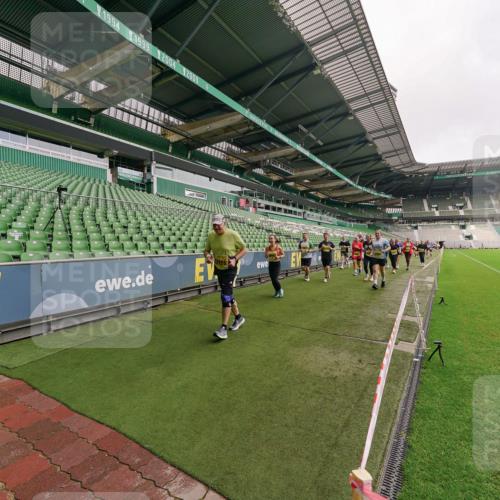 13.09.2026 - 21. swb-Marathon Bremen Michael Burmester http://msf.ph/oto/10300985 13.09.2026 10:42:40 Laufen im Stadion 10002, 10004, 10005, 10148, 10163, 10247, 10271, 10303, 10330, 10361, 10362, 10395, 10396, 10414, 10422, 10461, 10462, 10474, 10490, 10491, 10519, 10546, 10547, 10557, 10572, 10665, 10705, 10719, 10722, 10752, 10773, 10776, 10784, 10804, 10805, 10854, 10859, 10880, 10889, 10909, 10963, 10977, 11026, 11027, 11041, 11043, 11048, 11078, 11084, 11085, 11090, 11097, 11098, 11140, 11173, 11192, 11239, 11274 meine-sportfotos.de