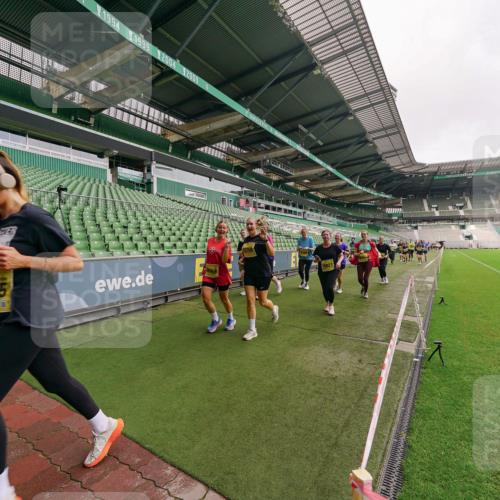 13.09.2026 - 21. swb-Marathon Bremen Michael Burmester http://msf.ph/oto/10300993 13.09.2026 10:42:45 Laufen im Stadion 10002, 10004, 10005, 10148, 10271, 10303, 10330, 10361, 10362, 10395, 10396, 10402, 10422, 10461, 10462, 10474, 10490, 10491, 10519, 10546, 10547, 10557, 10572, 10665, 10705, 10719, 10722, 10752, 10773, 10776, 10784, 10805, 10854, 10859, 10880, 10889, 10909, 10963, 10977, 11026, 11027, 11041, 11078, 11084, 11085, 11090, 11097, 11098, 11140, 11173, 11192, 11239, 11274, 11482 meine-sportfotos.de