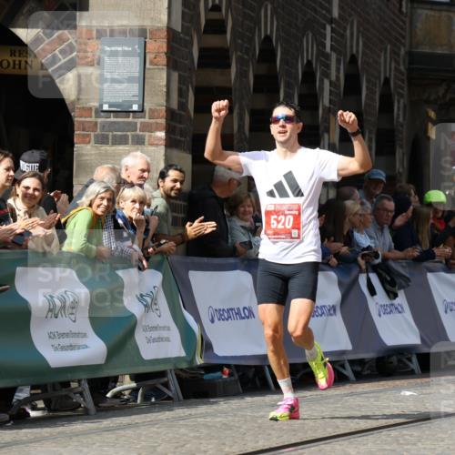 13.09.2026 - 21. swb-Marathon Bremen Strokosch-Dieckow http://msf.ph/oto/10300994 13.09.2026 12:50:46 Ziel 520, 4232, 8075, 1214, 1639 meine-sportfotos.de