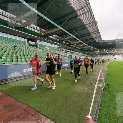 13.09.2026 - 21. swb-Marathon Bremen Michael Burmester http://msf.ph/oto/10300997 13.09.2026 10:42:45 Laufen im Stadion 10002, 10004, 10005, 10148, 10271, 10303, 10330, 10361, 10362, 10395, 10396, 10402, 10422, 10461, 10462, 10474, 10490, 10491, 10519, 10546, 10547, 10557, 10572, 10665, 10705, 10719, 10722, 10752, 10773, 10776, 10784, 10805, 10854, 10859, 10880, 10889, 10909, 10963, 10977, 11026, 11027, 11041, 11078, 11084, 11085, 11090, 11097, 11098, 11140, 11173, 11192, 11239, 11274, 11482 meine-sportfotos.de