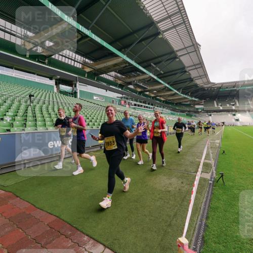 13.09.2026 - 21. swb-Marathon Bremen Michael Burmester http://msf.ph/oto/10301004 13.09.2026 10:42:46 Laufen im Stadion 10002, 10004, 10005, 10148, 10271, 10303, 10330, 10361, 10362, 10395, 10396, 10402, 10422, 10461, 10462, 10474, 10490, 10491, 10519, 10546, 10547, 10557, 10572, 10665, 10705, 10719, 10722, 10752, 10773, 10776, 10784, 10805, 10854, 10859, 10880, 10889, 10909, 10963, 10977, 11026, 11027, 11041, 11078, 11084, 11085, 11090, 11097, 11098, 11140, 11173, 11192, 11217, 11239, 11264, 11274, 11482 meine-sportfotos.de