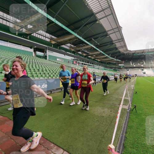 13.09.2026 - 21. swb-Marathon Bremen Michael Burmester http://msf.ph/oto/10301009 13.09.2026 10:42:47 Laufen im Stadion 10002, 10004, 10005, 10148, 10271, 10303, 10330, 10361, 10362, 10395, 10396, 10402, 10422, 10461, 10462, 10474, 10490, 10491, 10519, 10546, 10547, 10557, 10572, 10665, 10705, 10719, 10722, 10752, 10773, 10776, 10784, 10805, 10854, 10859, 10880, 10889, 10899, 10909, 10963, 10977, 11026, 11027, 11041, 11078, 11084, 11085, 11090, 11097, 11098, 11140, 11173, 11192, 11217, 11239, 11264, 11274, 11461, 11482 meine-sportfotos.de