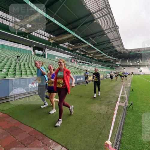 13.09.2026 - 21. swb-Marathon Bremen Michael Burmester http://msf.ph/oto/10301013 13.09.2026 10:42:48 Laufen im Stadion 10002, 10004, 10005, 10148, 10271, 10303, 10330, 10361, 10362, 10395, 10396, 10402, 10422, 10461, 10462, 10474, 10490, 10491, 10519, 10546, 10547, 10557, 10572, 10665, 10705, 10719, 10722, 10752, 10773, 10776, 10784, 10805, 10854, 10859, 10880, 10889, 10899, 10900, 10909, 10963, 10977, 11026, 11027, 11041, 11078, 11084, 11085, 11090, 11097, 11098, 11140, 11173, 11192, 11217, 11239, 11264, 11274, 11461, 11482 meine-sportfotos.de