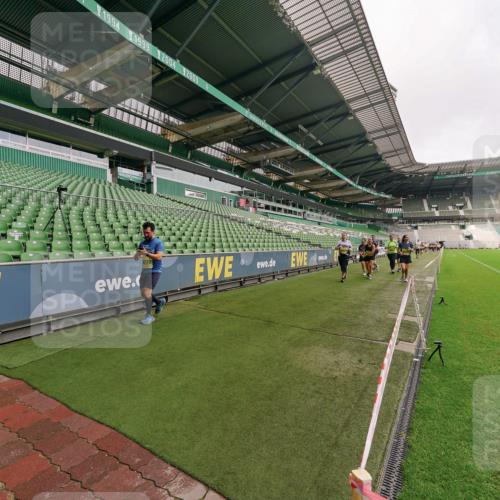 13.09.2026 - 21. swb-Marathon Bremen Michael Burmester http://msf.ph/oto/10301018 13.09.2026 10:42:50 Laufen im Stadion 10002, 10004, 10005, 10148, 10271, 10303, 10330, 10361, 10362, 10395, 10396, 10402, 10422, 10461, 10462, 10474, 10490, 10491, 10519, 10546, 10547, 10557, 10572, 10665, 10705, 10719, 10722, 10752, 10773, 10776, 10784, 10805, 10854, 10859, 10880, 10889, 10899, 10900, 10909, 10963, 10977, 11026, 11027, 11041, 11078, 11084, 11085, 11090, 11097, 11098, 11140, 11173, 11192, 11217, 11239, 11264, 11274, 11456, 11461, 11482 meine-sportfotos.de