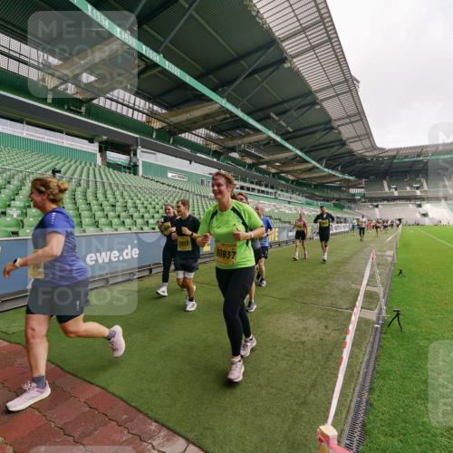 13.09.2026 - 21. swb-Marathon Bremen Michael Burmester http://msf.ph/oto/10301038 13.09.2026 10:42:56 Laufen im Stadion 10002, 10004, 10005, 10148, 10271, 10303, 10330, 10361, 10362, 10395, 10396, 10402, 10422, 10461, 10462, 10474, 10490, 10491, 10519, 10546, 10547, 10557, 10572, 10605, 10606, 10665, 10752, 10773, 10776, 10784, 10805, 10854, 10880, 10889, 10899, 10900, 10909, 10963, 10977, 11026, 11027, 11041, 11078, 11084, 11085, 11090, 11097, 11098, 11140, 11173, 11192, 11217, 11239, 11264, 11274, 11333, 11337, 11448, 11456, 11461, 11482 meine-sportfotos.de