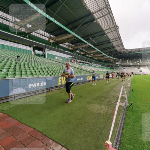 13.09.2026 - 21. swb-Marathon Bremen Michael Burmester http://msf.ph/oto/10301047 13.09.2026 10:43:03 Laufen im Stadion 10002, 10004, 10005, 10148, 10271, 10303, 10325, 10330, 10335, 10361, 10362, 10395, 10396, 10402, 10422, 10459, 10461, 10462, 10474, 10490, 10491, 10513, 10519, 10546, 10547, 10557, 10572, 10605, 10606, 10665, 10752, 10773, 10784, 10805, 10854, 10880, 10889, 10899, 10900, 10909, 10963, 10977, 11026, 11027, 11041, 11078, 11084, 11085, 11090, 11097, 11098, 11140, 11173, 11192, 11217, 11264, 11274, 11333, 11337, 11448, 11456, 11461, 11482 meine-sportfotos.de