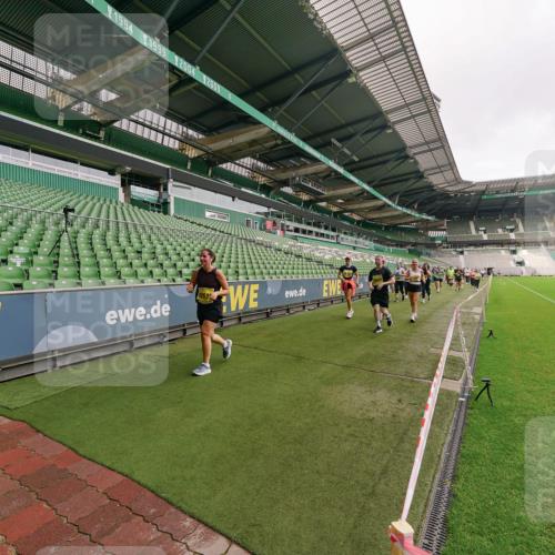 13.09.2026 - 21. swb-Marathon Bremen Michael Burmester http://msf.ph/oto/10301057 13.09.2026 10:43:08 Laufen im Stadion 10002, 10004, 10005, 10148, 10271, 10303, 10325, 10330, 10335, 10361, 10362, 10395, 10396, 10402, 10422, 10459, 10461, 10462, 10474, 10490, 10491, 10513, 10519, 10546, 10557, 10572, 10605, 10606, 10665, 10752, 10773, 10784, 10805, 10854, 10880, 10899, 10900, 10909, 10963, 10977, 11026, 11027, 11041, 11078, 11084, 11085, 11090, 11097, 11098, 11140, 11173, 11192, 11217, 11264, 11274, 11333, 11337, 11448, 11456, 11461, 11482 meine-sportfotos.de