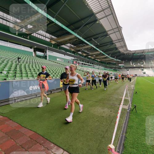 13.09.2026 - 21. swb-Marathon Bremen Michael Burmester http://msf.ph/oto/10301065 13.09.2026 10:43:11 Laufen im Stadion 10002, 10004, 10005, 10148, 10271, 10303, 10325, 10330, 10335, 10361, 10362, 10395, 10396, 10402, 10459, 10462, 10474, 10490, 10491, 10513, 10519, 10546, 10557, 10572, 10605, 10606, 10665, 10752, 10756, 10773, 10784, 10805, 10854, 10880, 10882, 10899, 10900, 10909, 10963, 10977, 11026, 11027, 11041, 11078, 11084, 11085, 11090, 11097, 11098, 11140, 11173, 11192, 11217, 11264, 11274, 11333, 11337, 11448, 11456, 11461, 11482 meine-sportfotos.de
