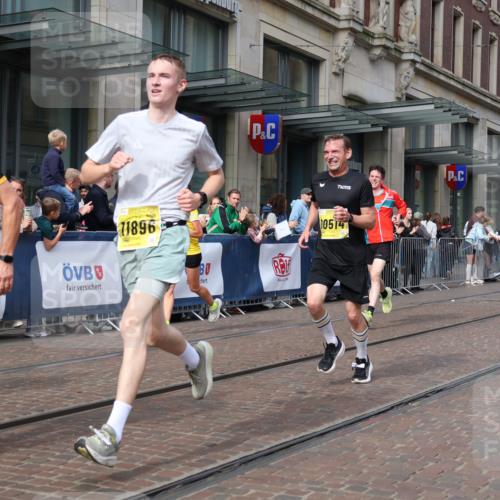 13.09.2026 - 21. swb-Marathon Bremen Strokosch-Dieckow http://msf.ph/oto/10301072 13.09.2026 10:49:10 Ziel 10294, 10739, 10835, 10846, 10910, 11092, 11191, 11621, 11635, 11717, 12376, 10253, 10293, 10392, 10514, 10566, 10655, 11316, 11567, 11891, 11896, 11984, 12027, 12132, 12149, 12204, 12350, 12450, 12529, 13512, 13555, 13577 meine-sportfotos.de