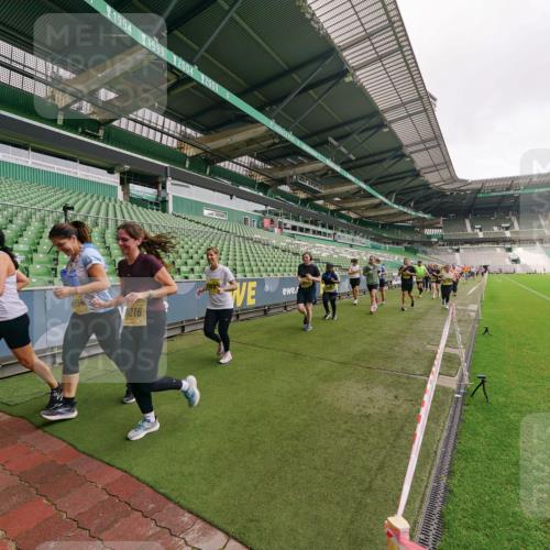 13.09.2026 - 21. swb-Marathon Bremen Michael Burmester http://msf.ph/oto/10301073 13.09.2026 10:43:14 Laufen im Stadion 10002, 10004, 10005, 10148, 10271, 10303, 10325, 10330, 10335, 10361, 10362, 10395, 10396, 10402, 10459, 10474, 10490, 10491, 10513, 10519, 10546, 10557, 10572, 10605, 10606, 10665, 10752, 10756, 10773, 10779, 10784, 10805, 10854, 10880, 10882, 10899, 10900, 10909, 10963, 10977, 10997, 11026, 11027, 11041, 11078, 11084, 11085, 11090, 11097, 11098, 11140, 11173, 11192, 11217, 11264, 11274, 11333, 11337, 11448, 11456, 11461, 11482 meine-sportfotos.de