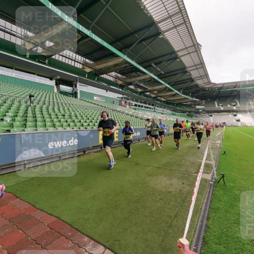 13.09.2026 - 21. swb-Marathon Bremen Michael Burmester http://msf.ph/oto/10301077 13.09.2026 10:43:15 Laufen im Stadion 10002, 10004, 10005, 10148, 10271, 10303, 10325, 10330, 10335, 10361, 10362, 10395, 10396, 10402, 10459, 10474, 10490, 10491, 10513, 10519, 10546, 10557, 10572, 10605, 10606, 10665, 10752, 10756, 10773, 10779, 10784, 10805, 10854, 10880, 10882, 10899, 10900, 10909, 10963, 10977, 10997, 11026, 11027, 11041, 11078, 11084, 11085, 11090, 11097, 11098, 11140, 11173, 11192, 11217, 11264, 11274, 11333, 11337, 11448, 11456, 11461, 11482 meine-sportfotos.de