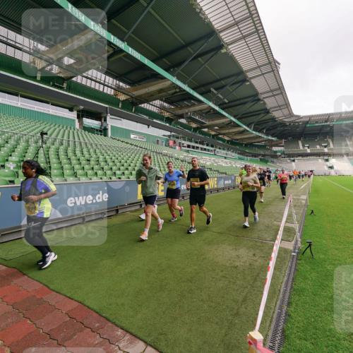 13.09.2026 - 21. swb-Marathon Bremen Michael Burmester http://msf.ph/oto/10301086 13.09.2026 10:43:17 Laufen im Stadion 10002, 10004, 10005, 10148, 10271, 10303, 10325, 10330, 10335, 10361, 10362, 10395, 10396, 10402, 10459, 10474, 10490, 10491, 10513, 10519, 10546, 10557, 10572, 10605, 10606, 10665, 10752, 10756, 10773, 10779, 10784, 10805, 10854, 10880, 10882, 10899, 10900, 10909, 10963, 10977, 10997, 11026, 11027, 11041, 11078, 11084, 11085, 11090, 11097, 11098, 11140, 11173, 11192, 11217, 11264, 11274, 11333, 11337, 11448, 11456, 11461, 11482 meine-sportfotos.de