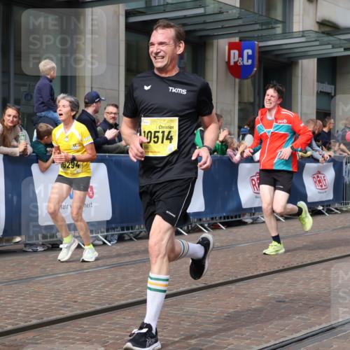 13.09.2026 - 21. swb-Marathon Bremen Strokosch-Dieckow http://msf.ph/oto/10301091 13.09.2026 10:49:11 Ziel 10294, 10739, 10835, 10846, 10910, 11092, 11191, 11621, 11635, 11717, 12376, 10253, 10293, 10294, 10392, 10514, 10566, 10655, 11316, 11567, 11891, 11896, 11984, 12027, 12132, 12149, 12204, 12350, 12450, 12529, 13555, 13577 meine-sportfotos.de
