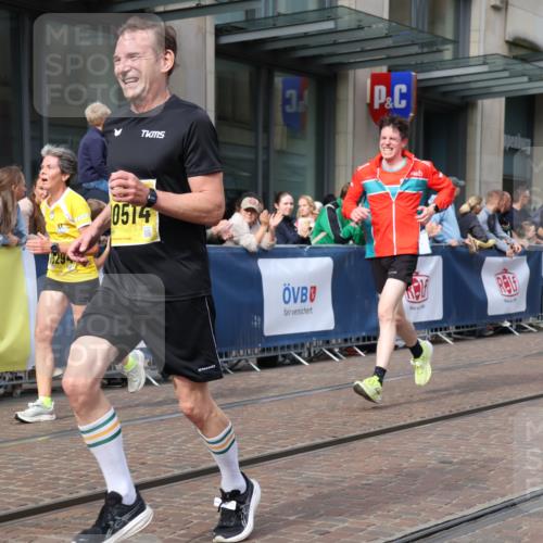 13.09.2026 - 21. swb-Marathon Bremen Strokosch-Dieckow http://msf.ph/oto/10301098 13.09.2026 10:49:11 Ziel 10294, 10739, 10835, 10846, 10910, 11092, 11191, 11621, 11635, 11717, 12376, 10253, 10293, 10294, 10392, 10514, 10566, 10655, 11316, 11567, 11891, 11896, 11984, 12027, 12132, 12149, 12204, 12350, 12450, 12529, 13555, 13577 meine-sportfotos.de