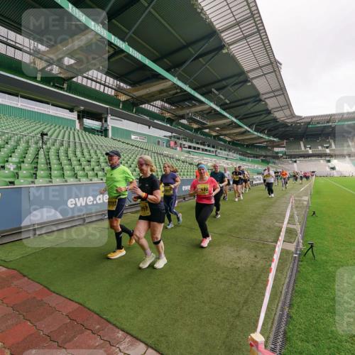 13.09.2026 - 21. swb-Marathon Bremen Michael Burmester http://msf.ph/oto/10301102 13.09.2026 10:43:21 Laufen im Stadion 10002, 10004, 10005, 10148, 10271, 10303, 10325, 10330, 10335, 10361, 10362, 10395, 10396, 10402, 10459, 10474, 10490, 10491, 10513, 10519, 10557, 10572, 10605, 10606, 10665, 10752, 10756, 10773, 10779, 10784, 10805, 10854, 10880, 10882, 10899, 10900, 10909, 10963, 10997, 11026, 11027, 11041, 11078, 11084, 11085, 11090, 11097, 11098, 11140, 11173, 11192, 11217, 11264, 11274, 11333, 11337, 11355, 11408, 11448, 11456, 11461, 11482 meine-sportfotos.de